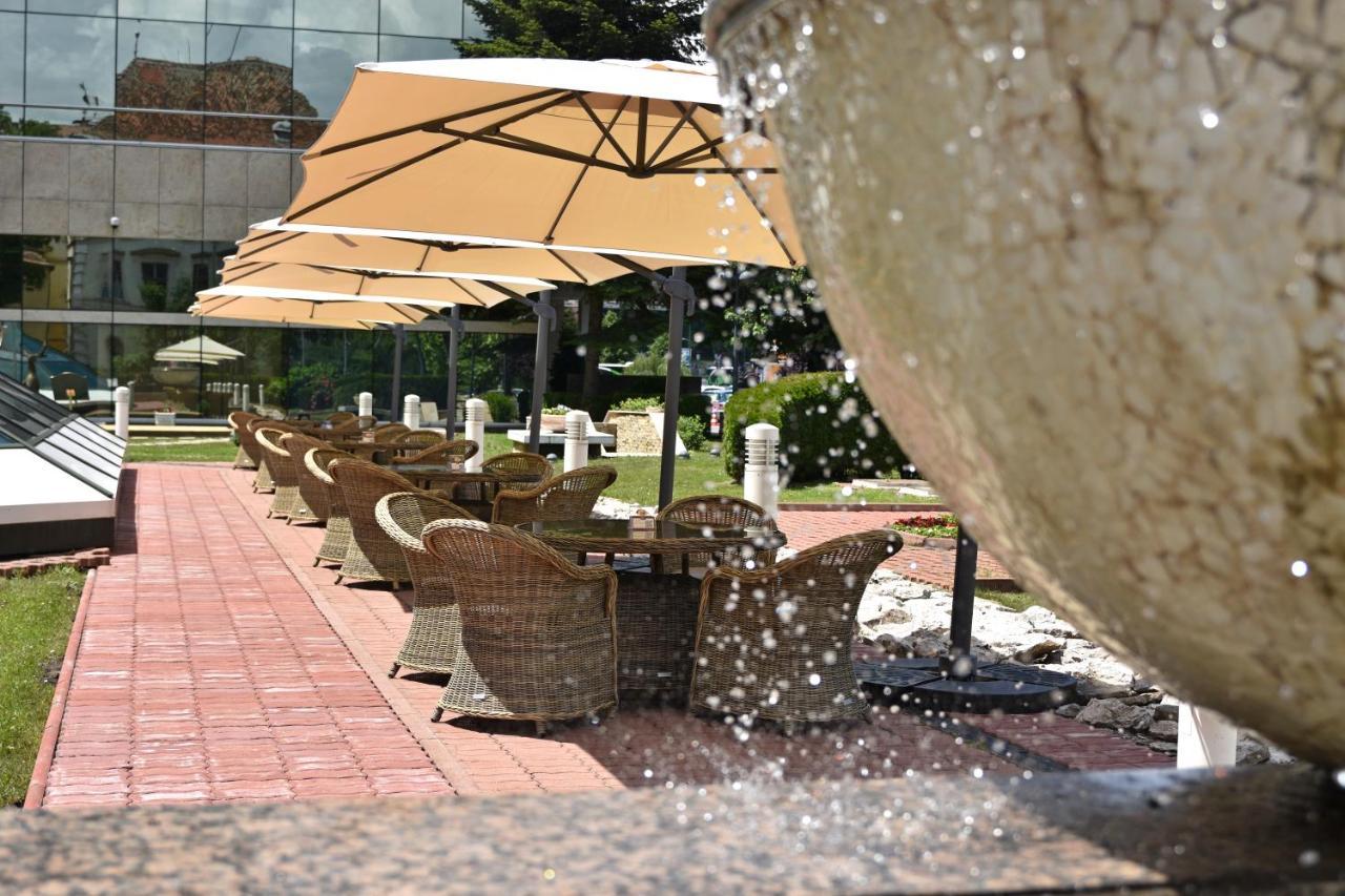 Hotelul Aro Palace Brașov Exterior foto Fountain at the hotel