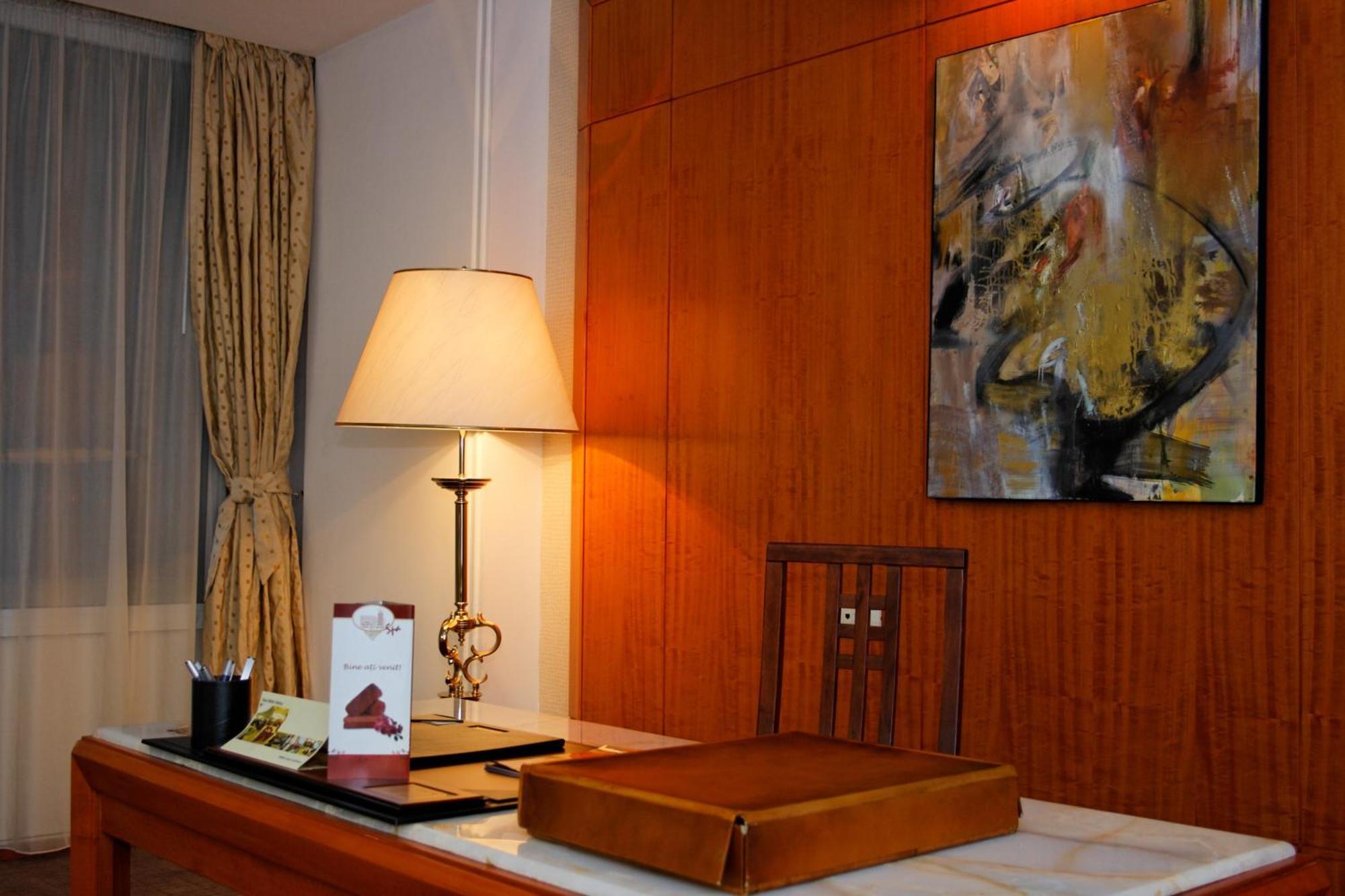 Hotelul Aro Palace Brașov Exterior foto A room at the hotel