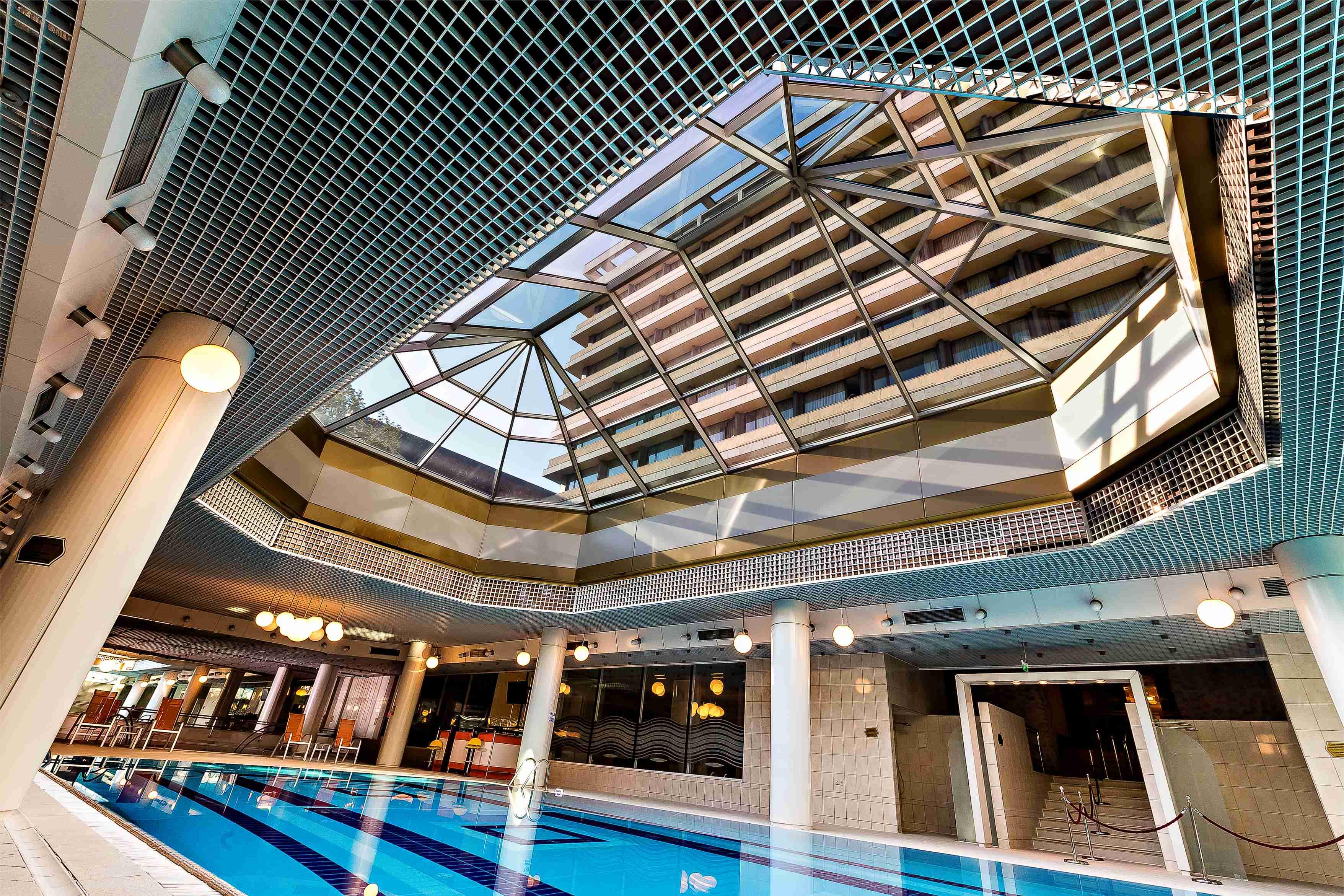 Hotelul Aro Palace Brașov Exterior foto The swimming pool at the hotel