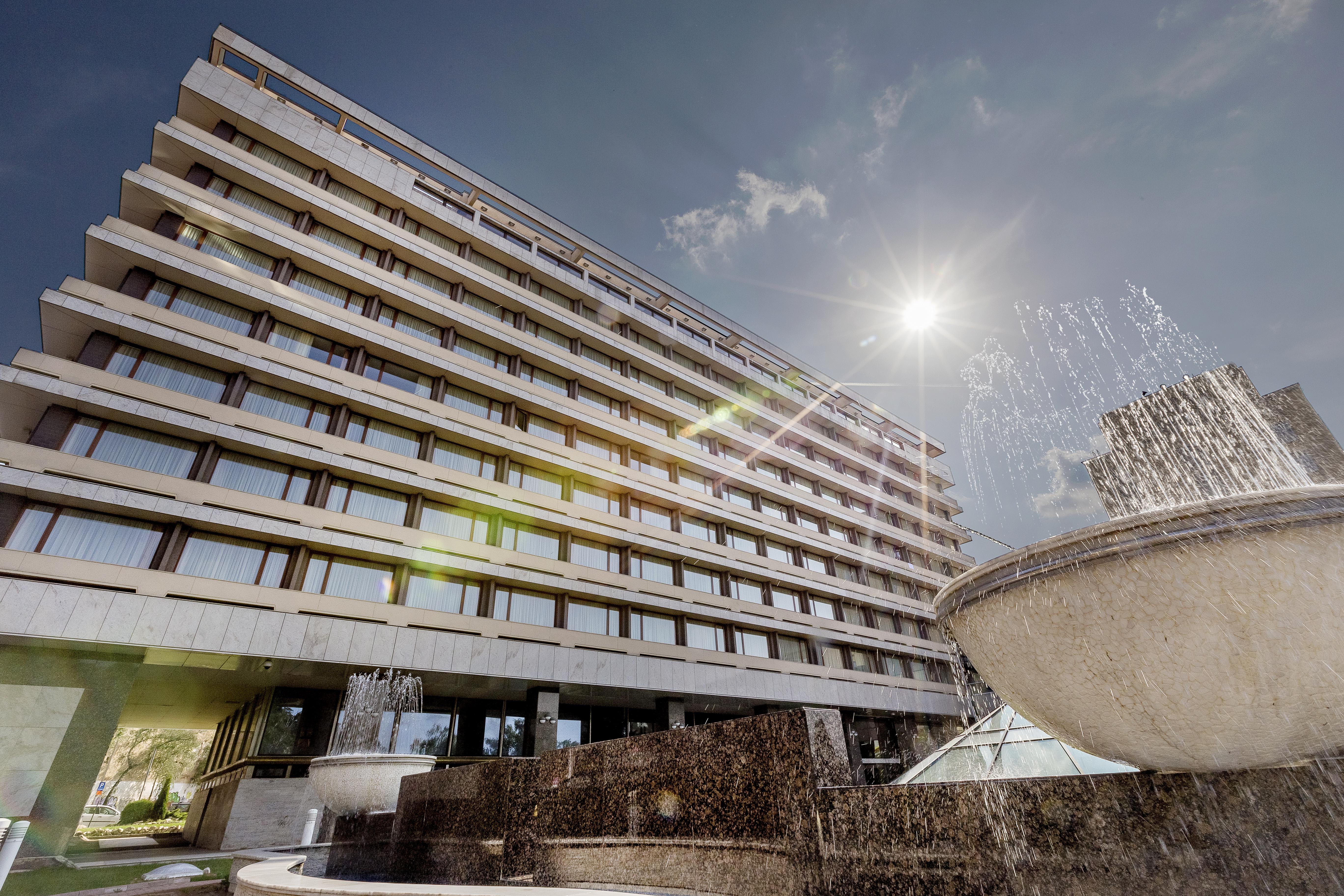 Hotelul Aro Palace Brașov Exterior foto The University of Novi Sad