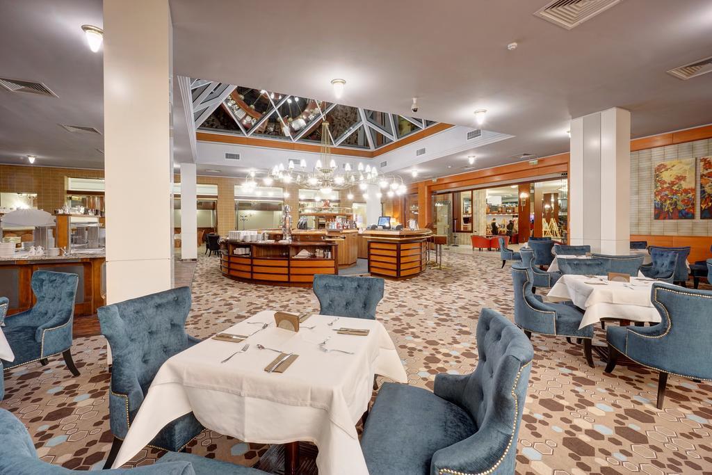 Hotelul Aro Palace Brașov Exterior foto Restaurant